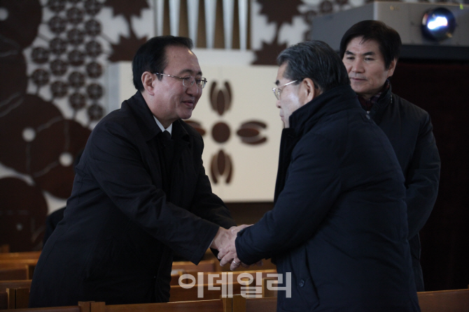 [포토]고(故) 신영복 성공회대 석좌교수 빈소 찾은 노회찬-이재정