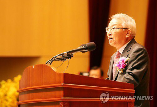 양승태 대법원장 "새로운 생각으로 개척자 정신 가져라"
