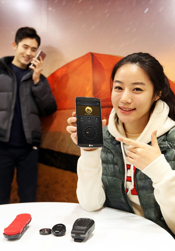 `앱 설치로 끝`..SKT, 스마트 무전기 '오키토키' 출시