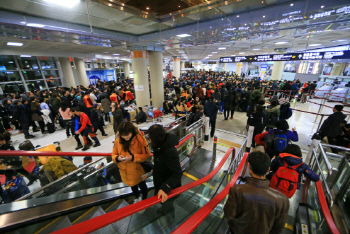 `제주공항 대란` 시스템 부족한 저비용항공사 뭇매                                                                                                                                                         