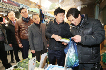 중기단체장, 전통시장 장보기 행사 개최