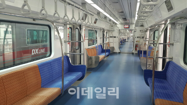 [포토]'Lte급 지하철' 신분당선 연장구간 지하철 내부