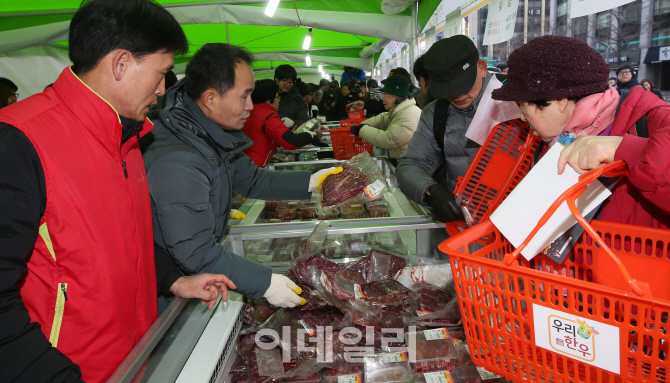 [포토]한우자조금, 청계광장서 직거래 장터