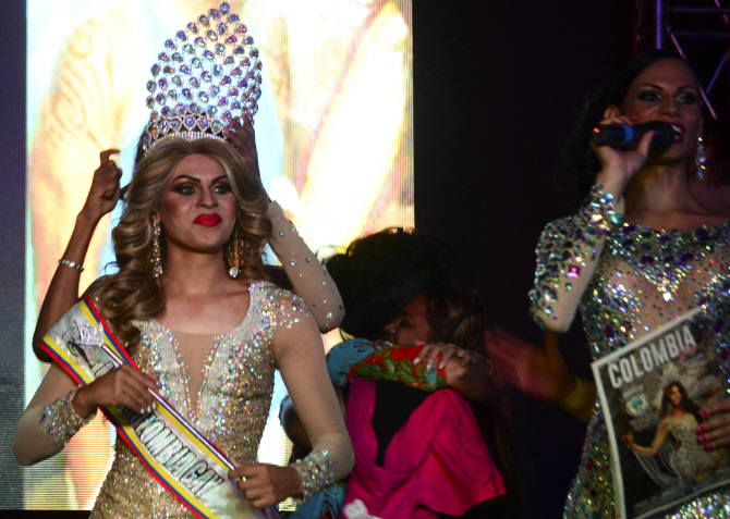 제가 바로 `콜롬비아 게이대회 우승자에요"                                                                                                                                                     