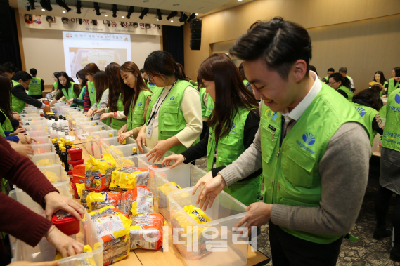 대우인터, 지역 소외계층에 '설 맞이 행복나눔 상자' 전달