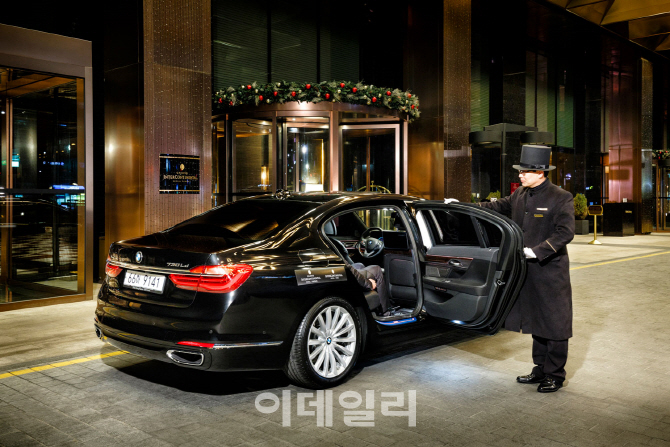 "VIP 모십니다" 럭셔리 호텔이 가장 많이 쓰는 리무진은?