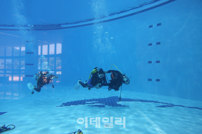 [e연휴]바닷속 산봉우리·멍게동산…신비한 해저 탐험