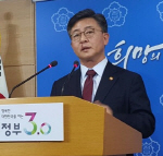'개성공단 자금 전용 논란' 하루만에 말바꾼 홍용표 장관                                                                                                                                         