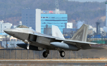 美 F-22 한반도 배치, 유사시 10분 이내 평양 核폭격(상보)                                                                                                                                                 