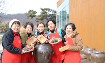 샘표, '전통 장 담그기' 행사 진행