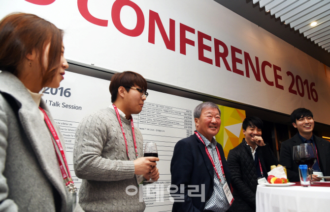 [포토]구본무 회장, 'LG 테크노 콘퍼런스' 참석.. 우수 R&D 인재 유치
