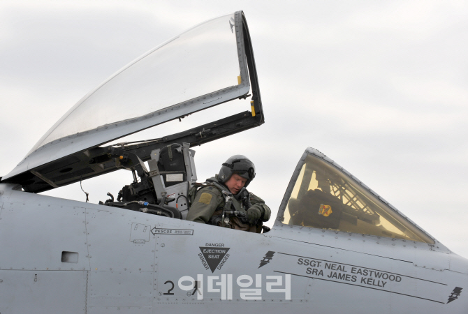  美 A-10 공격기, 최대 7250kg 무장 탑재                                                                                                                                                            