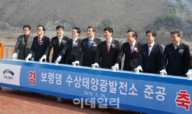 안희정 충남도지사 "신재생에너지 시대에 적극 대응"