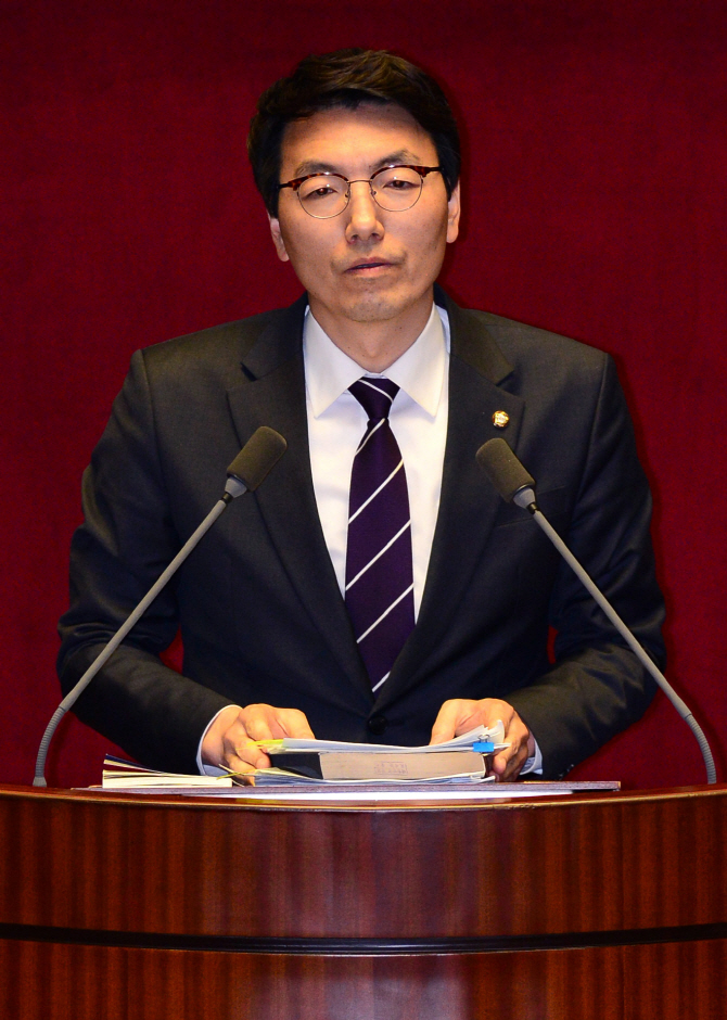 [포토] 무제한 토론 시작하는 정의당 서기호 의원