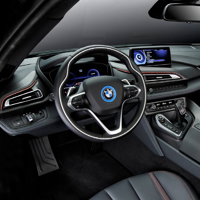 BMW 'i8 프로토닉 레드 스페셜 에디션', 스티어링 휠                                                                                                                                       