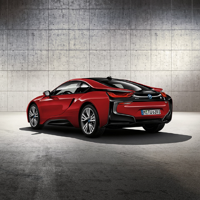 BMW 'i8 프로토닉 레드 스페셜 에디션', 날렵한 디자인                                                                                                                                     