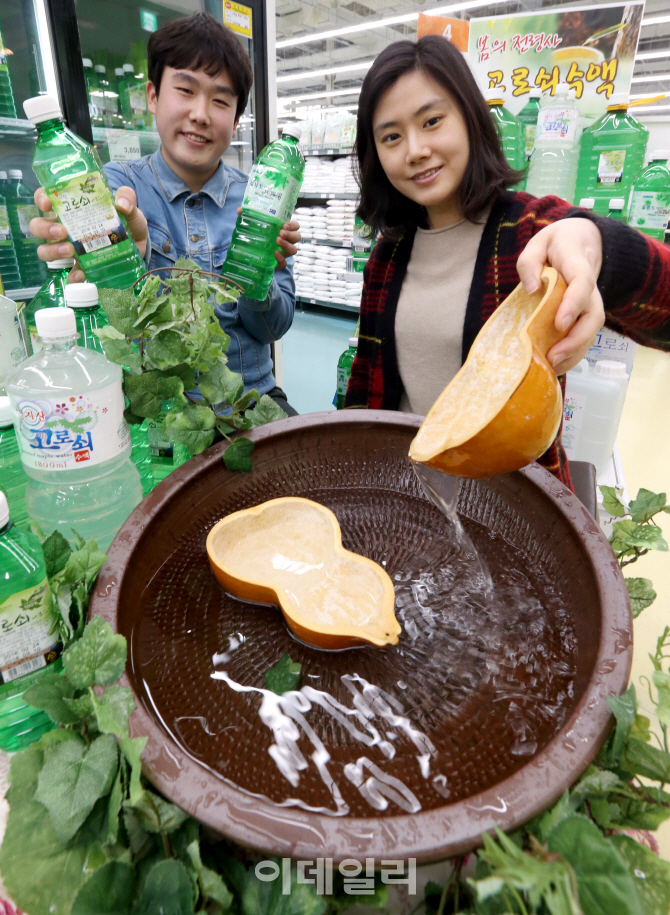 [포토]농협유통, 봄의 전령사 고로쇠 수액 판매