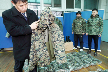 4만원 안되는 특전사 군복 `짝퉁`, 32만원에 판매한 일당 검거