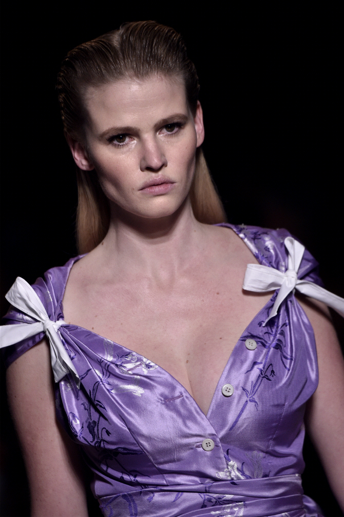 '파리패션위크' 미우미우, 보랏빛 드레스                                                                                                                                                  