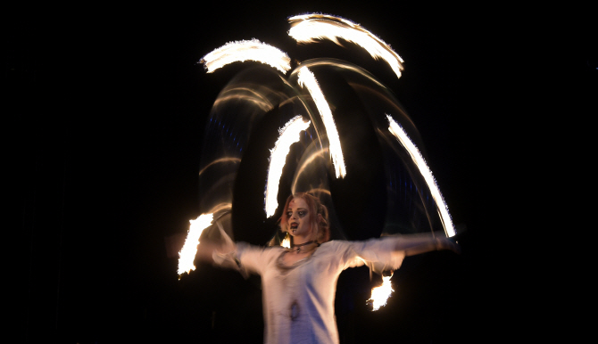 유령이 출연하는 `공포의 서커스`                                                                                                                                                                   