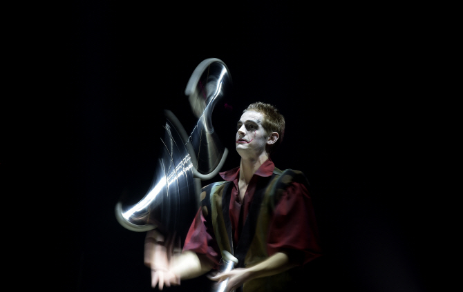  공포의 서커스, 공대신 도끼로!                                                                                                                                                                    