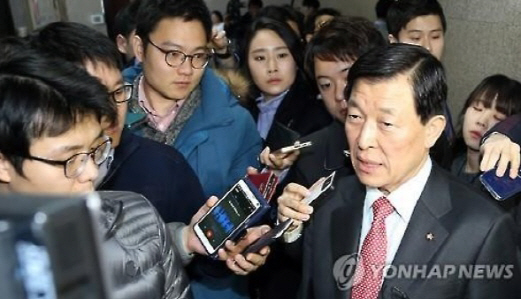 황진하 “이한구, 밀어붙이는 성격 잘 못고친다”