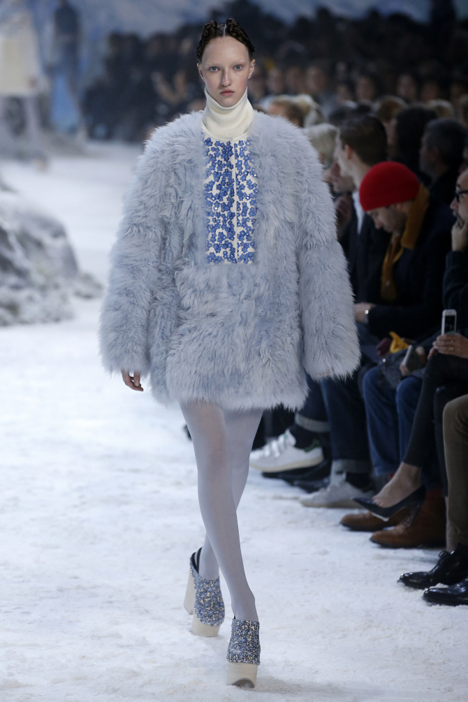 '파리패션위크' 몽클레르, 럭셔리 퍼 패션                                                                                                                                                 