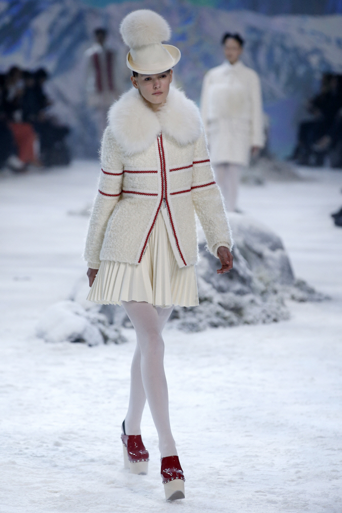 '파리패션위크' 몽클레르, 요정이 나타났다                                                                                                                                                