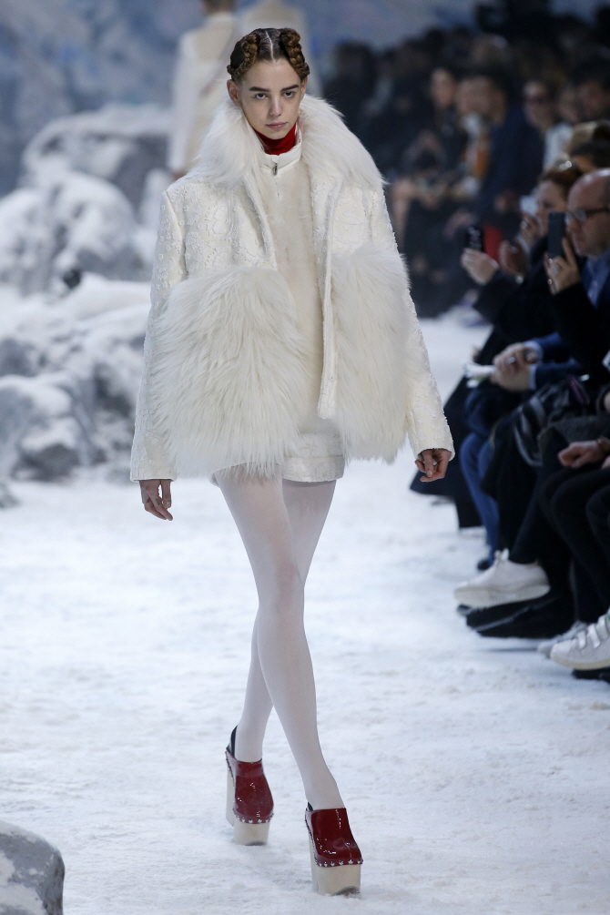 '파리패션위크' 몽클레르, 깜찍한 겨울 패션                                                                                                                                               