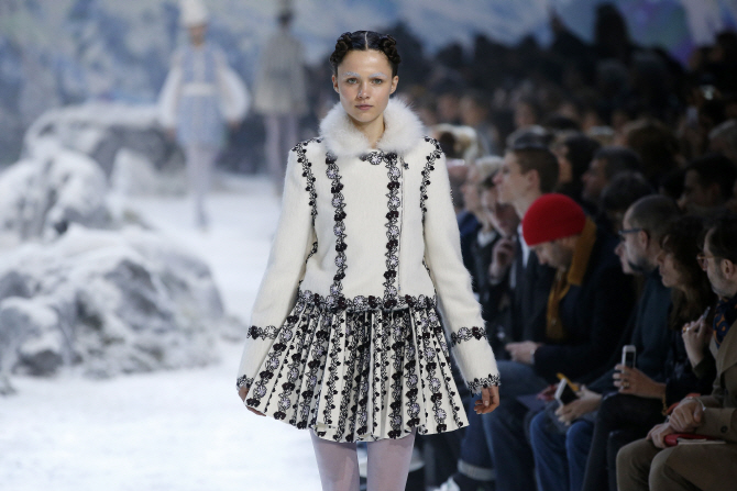 '파리패션위크' 몽클레르, 블랙 & 화이트                                                                                                                                                  