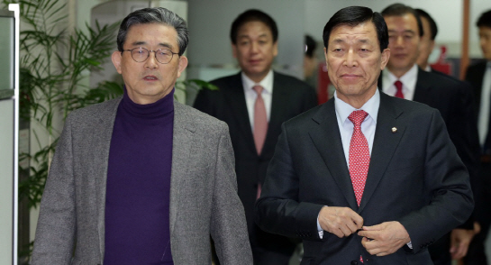 [여의도 와글와글]이한구는 왜 넥타이를 들었나