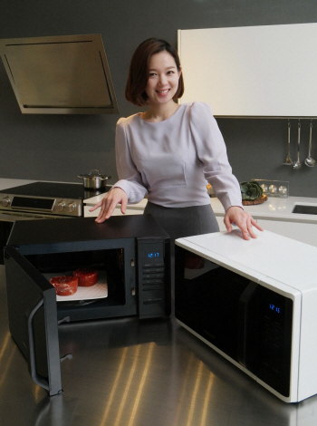 삼성전자, 해동·항균기능 강화한 전자레인지 신제품 출시
