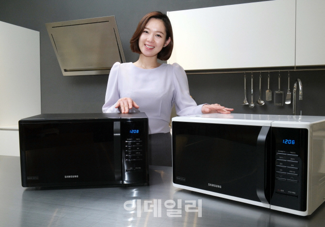 [포토]삼성 전자레인지 '블랙&화이트~'