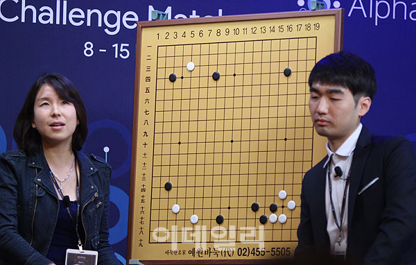 [세기의 대국] 이세돌 9단, 예정 시간 반 소진(LIVE)