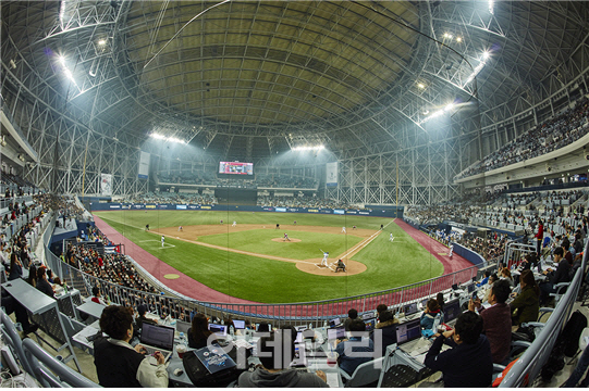 "지하철역과 직통" 고척스카이돔, 프로야구 개막 맞아 탈바꿈