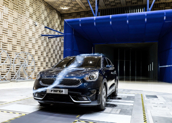 기아차, 친환경 SUV '니로' 공개… 2300만~2700만원대