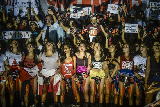 "게이코 후지모리를 거부한다"                                                                                                                                                            