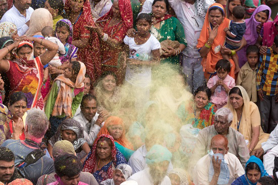 [포토]봄이 오는 소리, 인도 홀리축제에 기뻐하는 힌두교인