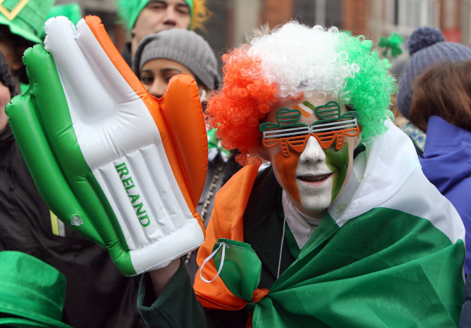 `성 패트릭 데이 페스티벌` 화려한 분장                                                                                                                                                             