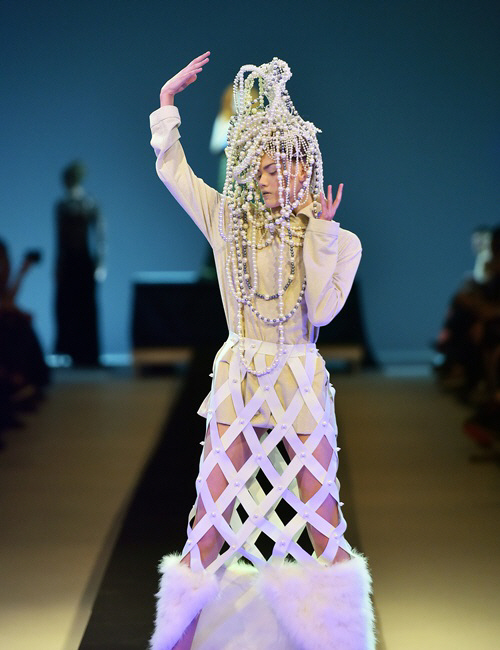 `화려한 디자인의 향연` 우크라이나 패션위크 개최