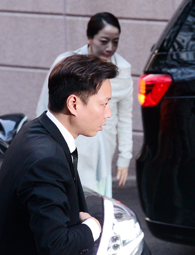  제사 참석하는 정대선 노현정 부부                                                                                                                                                                 