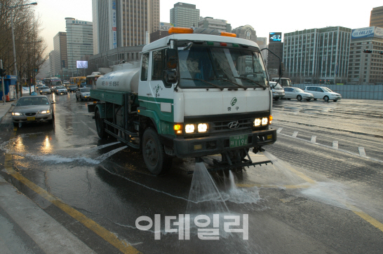 [동네방네]중구, 새봄맞이 대청소.."겨우내 묵은 때 싹!"