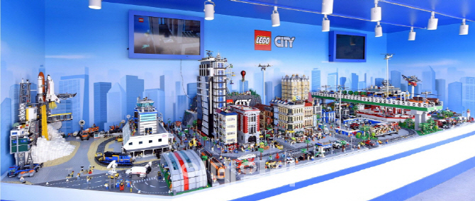 레고 시티(LEGO CITY) 초대형 트레일러 디오라마 10월까지 전시