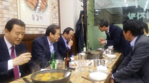 “못해먹겠다” 고성 주고받다 회포푼 與최고위