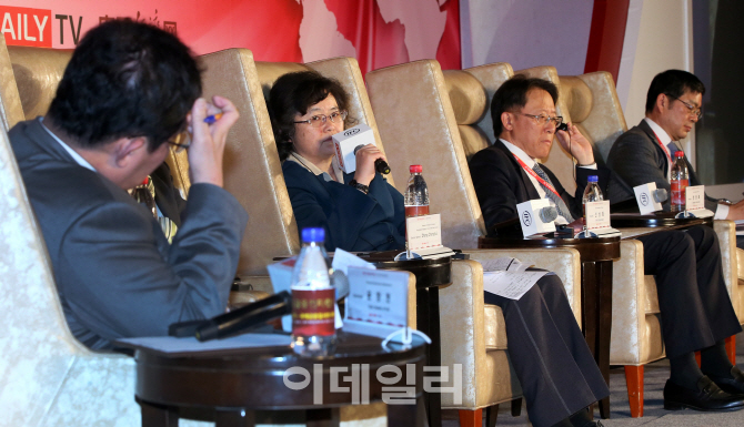 [IFC 2016 포토]토론하는 장청후이 소장