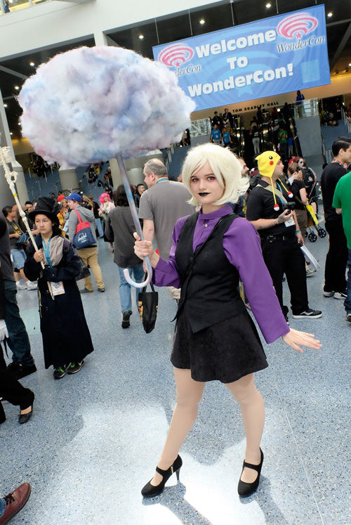 구름을 몰고 다니는 귀여운 소녀                                                                                                                                                                    