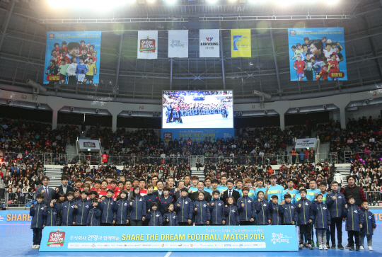 홍명보장학재단, 자선축구 `드림풋볼` 수익 1억2000만원 기부