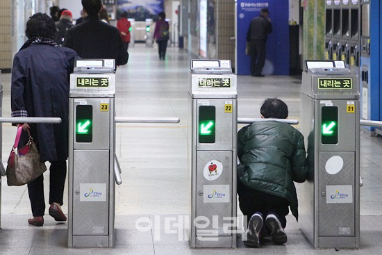 지하철 1~4호선 부정승차 하루 평균 80여건…무표승차가 1위