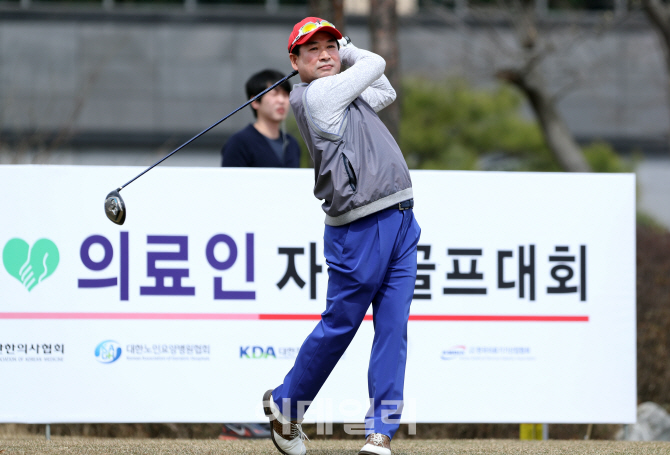 [포토]자선 골프대회 참가한 황휘 한국의료기기산업협회장