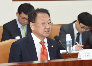 유일호 "올해 경제성장률 3% 달성 가능해"